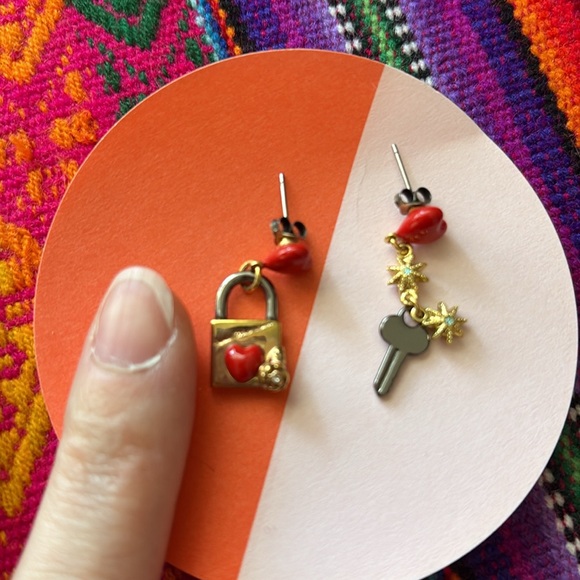 Les Nereides Red Heart lock key Earrings - Picture 3 of 3